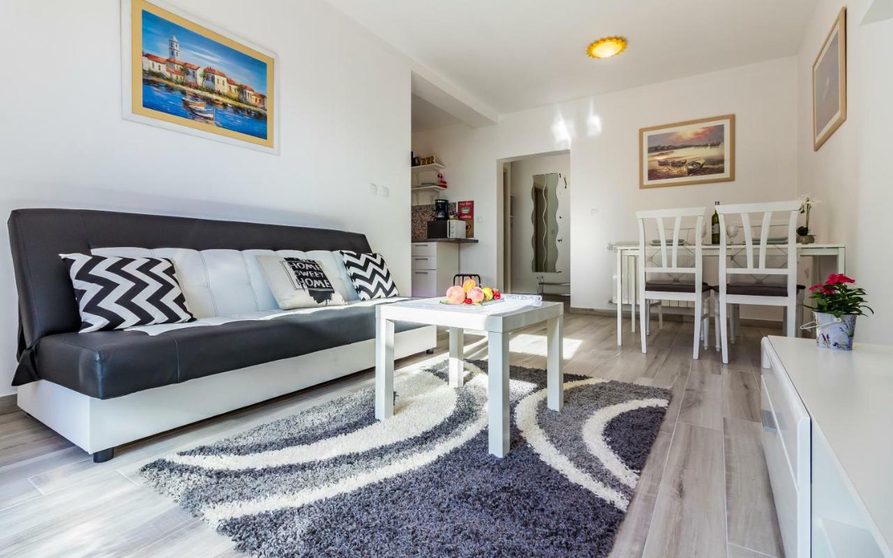Apartment Mika Pula Exterior foto